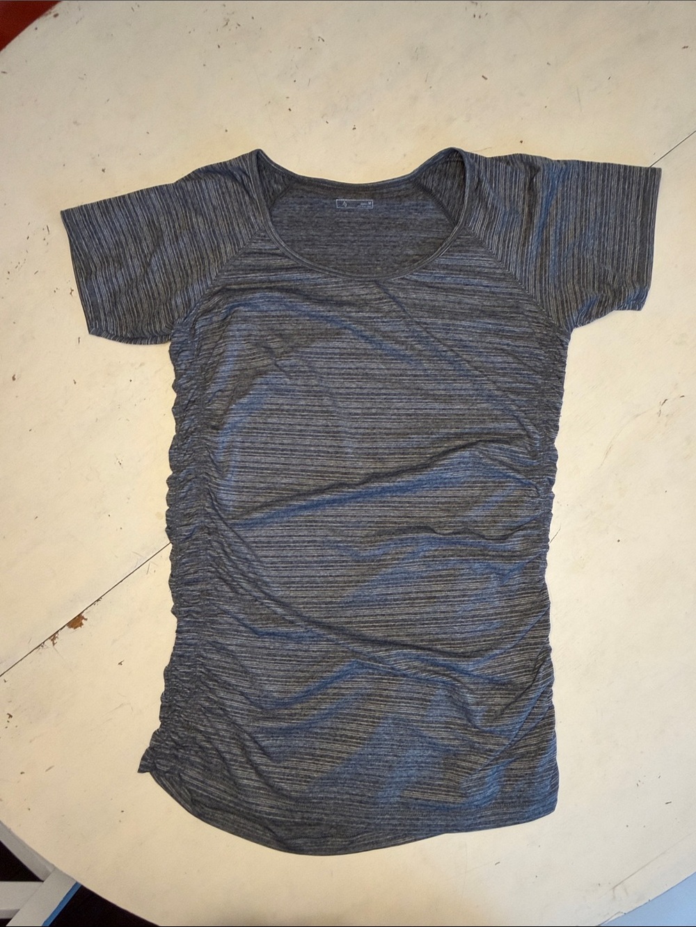 Eddie Bauer women’s Heathered Gray Short Sleeve Ruched Tee size medium.